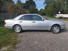 Mercedes-Benz E 230 i manuál - 8