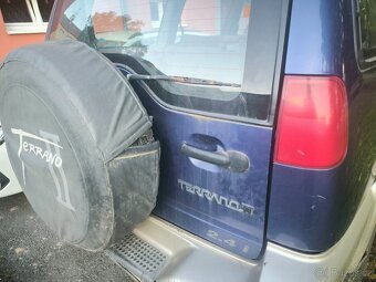 Terrano 2.4 - 8