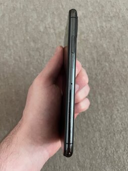 iPhone X 64 GB, baterie 100 % - 8