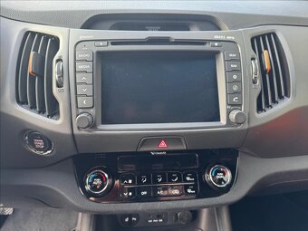 Kia Sportage 2,0 (2012) - 8