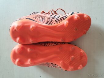 Juniorské turfy, lisovky a sálovky ADIDAS, chrániče NIKE - 8