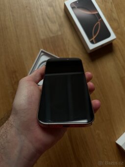 Apple iPhone 16 Pro 128GB zlatý - 8