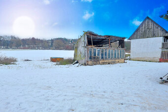 Rozmanitá usedlost s rozsáhlými pozemky 64 544 m² — Rochov u - 8