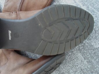 Hnědé kožené boty kozačky Baťa - 39 - 8