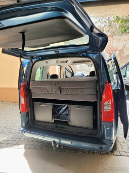 obytná vestavba Pick-up MPV spací vestavba - 8