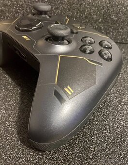 Prodám Microsoft Xbox Series X 1TB - 8