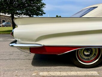 1960 Buick Lesabre Convertible - 8