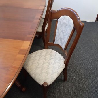 Jídelní oválný stůl, rozkládací a 4 židle - 8