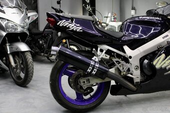 Kawasaki Ninja ZX-7R - 8