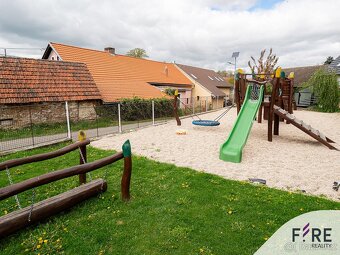 Prodej rodinného domu 198m2 v Nepoměřicích - 8