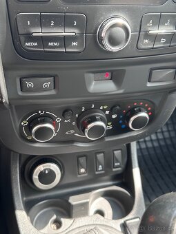 Dacia Duster 1.6 4x4 - 8