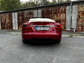 Tesla Model S - 8