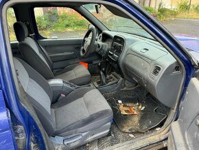Prodám na Nissan Navara D22 4x4 2,5 nafta 98 KW rv 2003 - 8