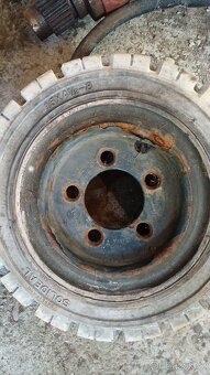 Plnopryžové pneumatiky na VZV včetně ráfků - 8