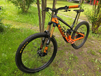 Zánovní našlapané karbonové full 29" kolo TREK, rám 17"(M) - 8