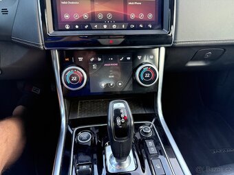Jaguar XE Black Edition - - 8