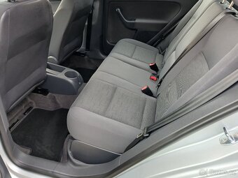 KRÁSNÝ GOLF PLUS 1.6 BENZÍN 1.MAJITELKA ZÁRUKA KM - 8