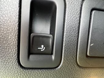 VW Tiguan 2.0TDI 4Motion DSG Full LED Kamery ACC Tažné 2021 - 8