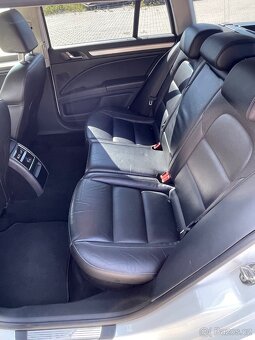 Škoda Superb 2,0tdi 103kw DSG kombi r.v.2014 - 8