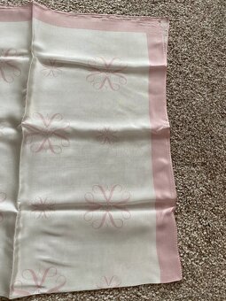 Nový dámský šátek Avon z hedvábí - decentní vzor, orig. bal. - 8