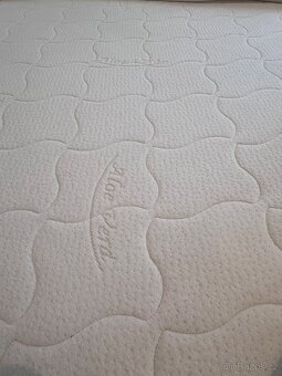 Postel IKEA HEMNES 160x200cm, včetně matrace. - 8