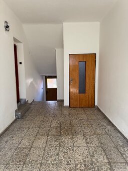 Prodej prostorného dvoupodlažního rodinného domu – Kožlany ( - 8