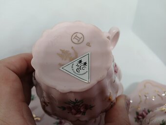 Krásný růžový porcelán-set hrnky, podšálky - 8