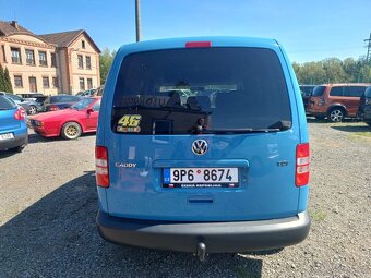 VW Caddy 1.6 TDI, bez koroze, klima, tažné - 8