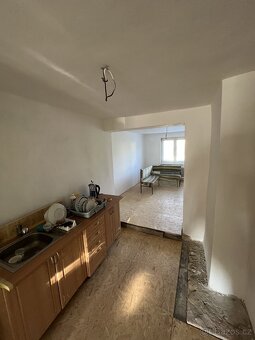 Prostorný rodinný dům 7+kk, 188 m², pozemek 1027 m² - 8