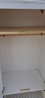 Dřevěná skříň IKEA Sundvik - 8