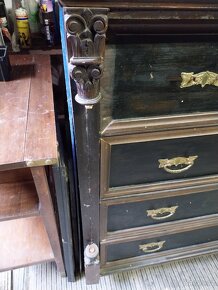 Stará dřevěná komoda - 8