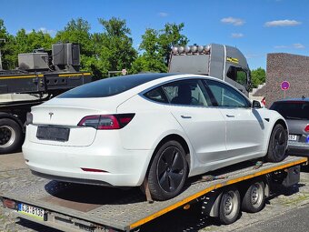 Tesla Model 3 - 8