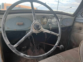 Moskvič 400 - 8
