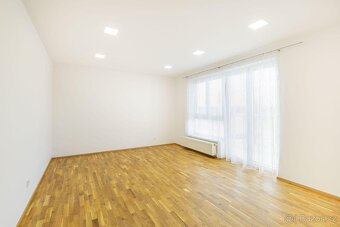 Pronájem řadového rodinného domu Spojil - 8