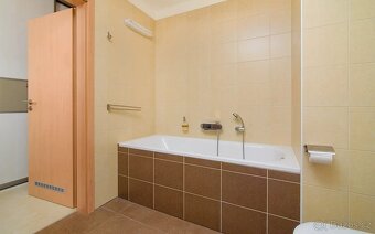 Pronájem krásného bytu 2+1 (80 m²) v klidné a velmi atraktiv - 8