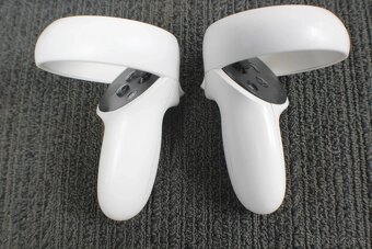 Oculus Quest 2 (128GB) - 8