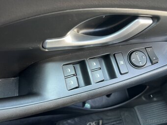 Hyundai i30 Combi 1.5 DPI 80kw benzin 2022 - 8