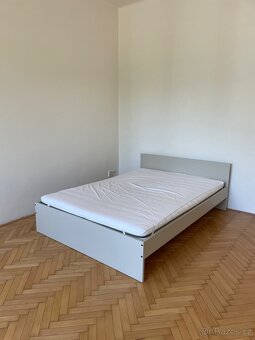 Postel: IKEA MALM 140x200, světle šedá - 8