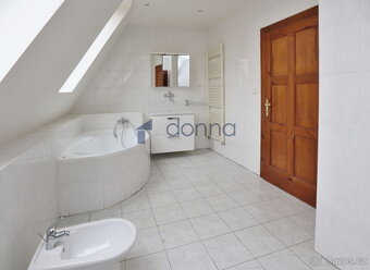 Pronájem podkrovního bytu 3+kk, 140m², ul. Palackého, Praha - 8