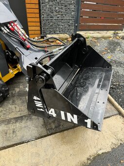 Smykový pásový nakladač sedadlový, lžíce 4v1. - 8