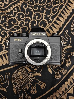 Yashica FR1 a objektiv 50mm f1.9 - 8