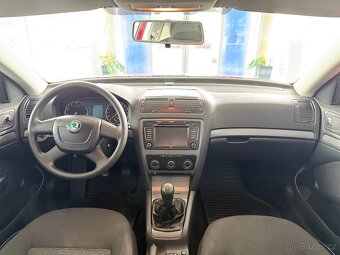Škoda Octavia 1,2 1.MAJ,SERVISKA,ČR - 8