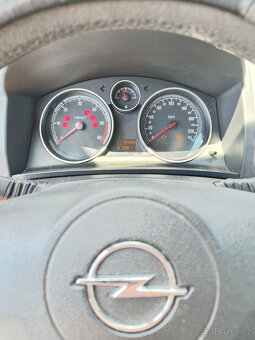 Opel Zafira 1.9 CDTI 74Kw ND - jako celek - 8