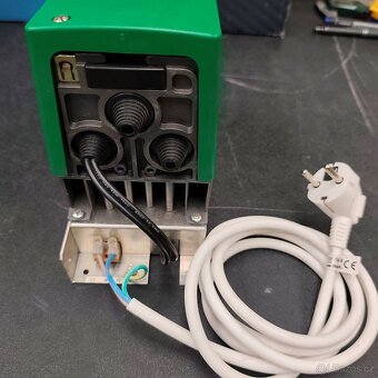 Frekvenční měnič COMMANDER SE 230/400V použitý funkční - 8