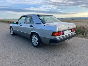 Mercedes-Benz 190 E 2.0i - 8