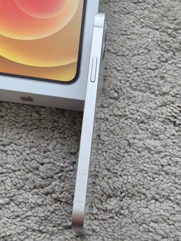 iPhone 12 64gb baterie 93% - 8