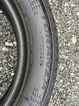 Zánovní letní pneu Bridgestone 205/55/17 8mm - 8