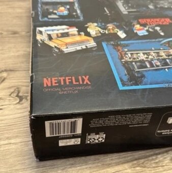 LEGO Stranger Things 75810 Upside Down - 8