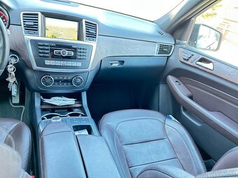 Mercedes-Benz ML350 BLUETEC 4MATIC - 8