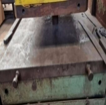 Hydraulický lis CTC 400 z roku 1993 - 8